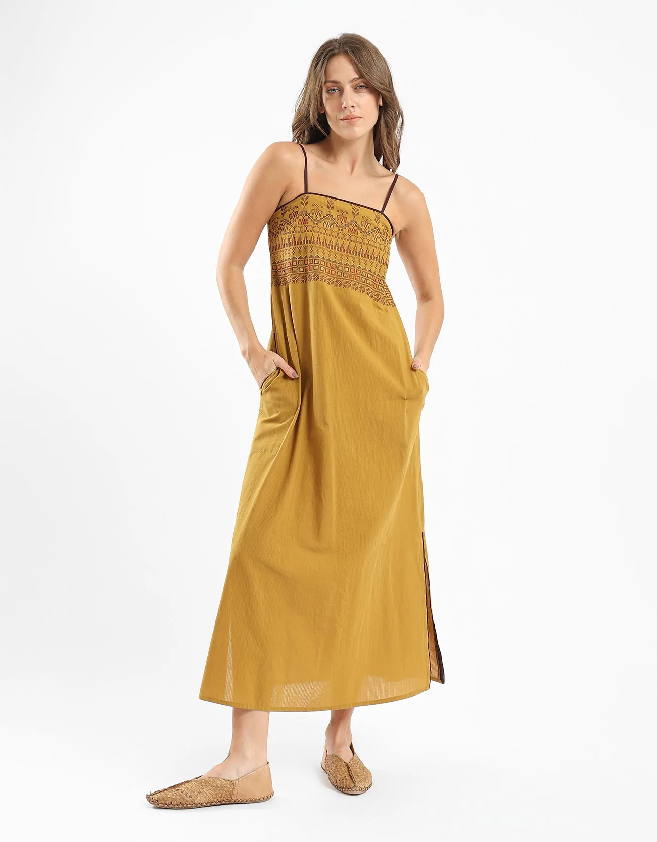 Adjustable embroidered long cotton dress