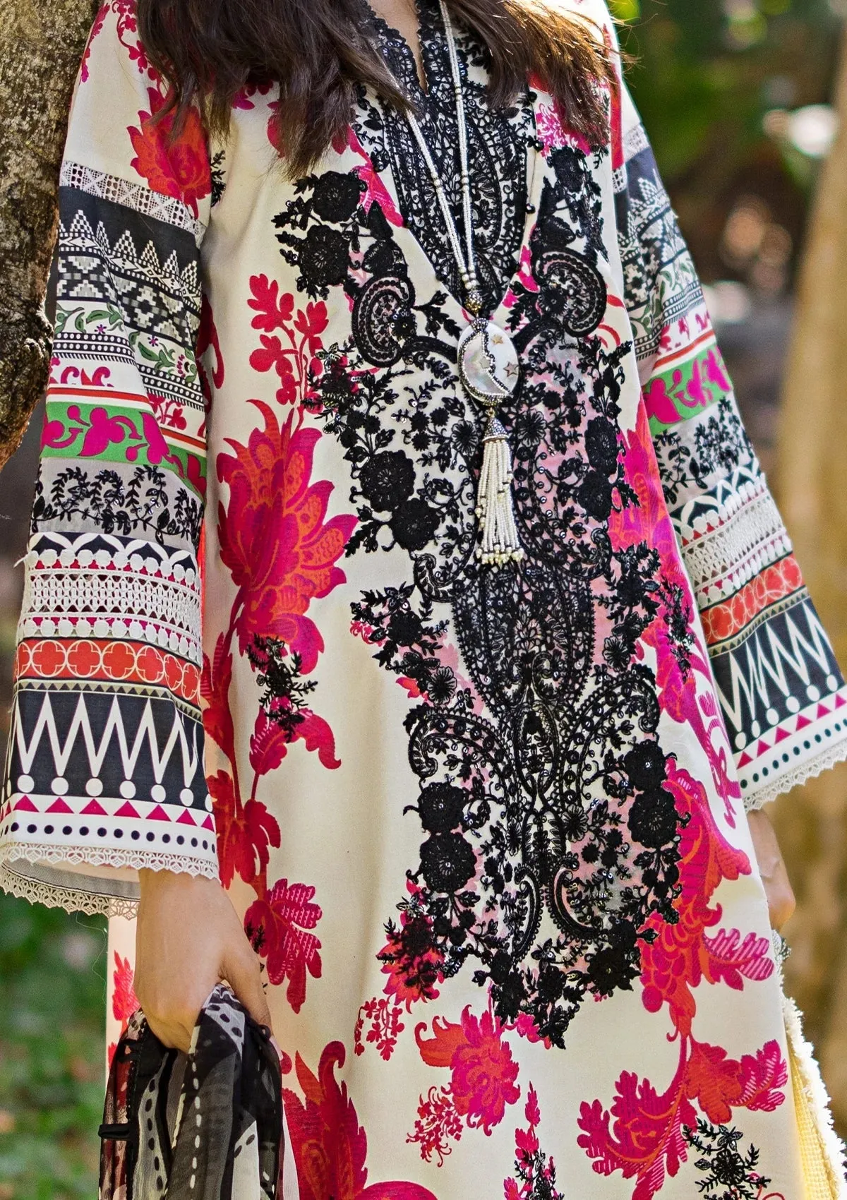 Elaf Embroidered Limited Edition Lawn Collection – ESL-01B CLAUDIA
