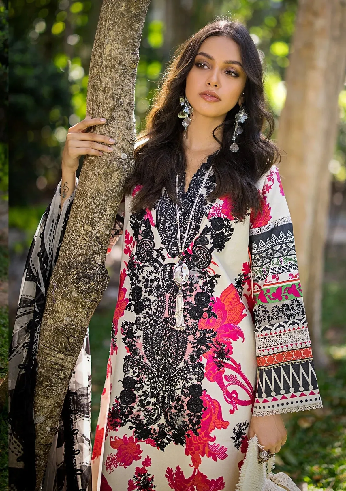 Elaf Embroidered Limited Edition Lawn Collection – ESL-01B CLAUDIA