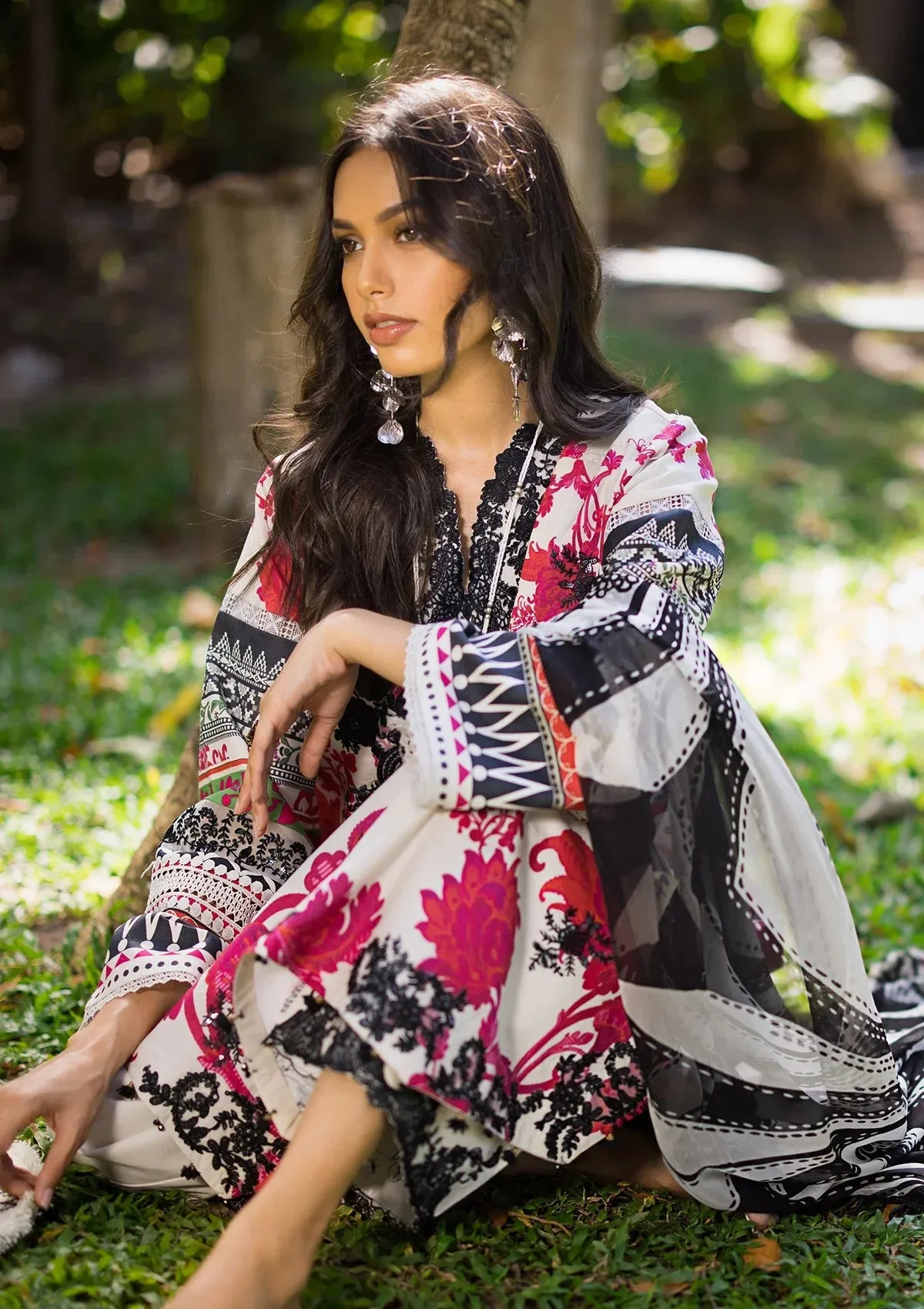 Elaf Embroidered Limited Edition Lawn Collection – ESL-01B CLAUDIA